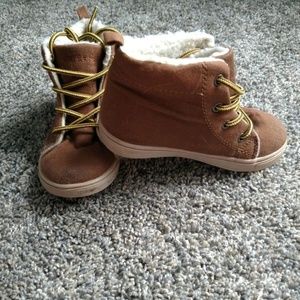 Carter's boots size 10